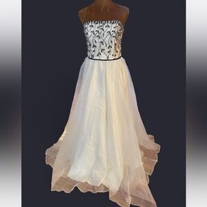 VTG Elegant Strapless White Black Beaded Tulle Evening Gown Wedding Prom